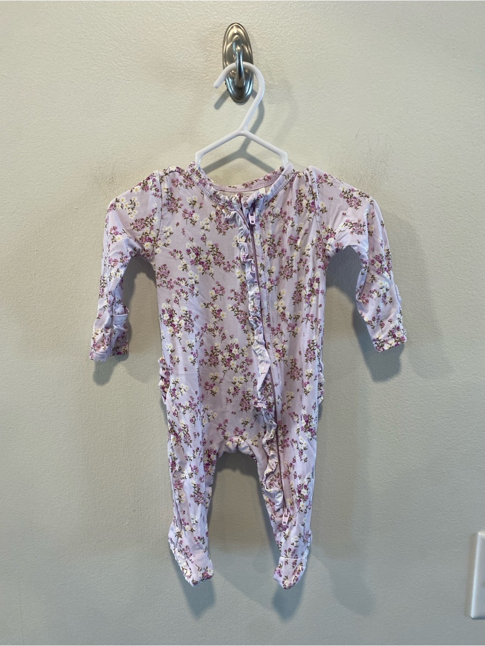 Angel dear bamboo 2 way zipper ruffle back footie size 0-3 purple floral